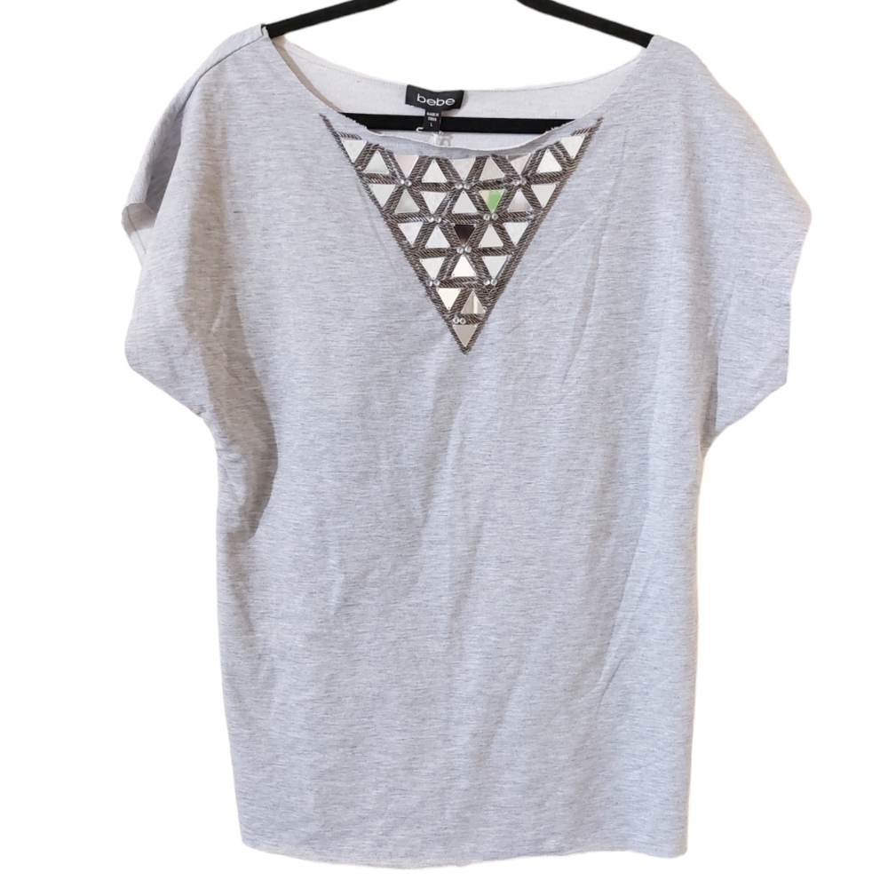 Bebe NWT Womens Casual Short Sleeve Top with Mirror Neckline Detail Size Large